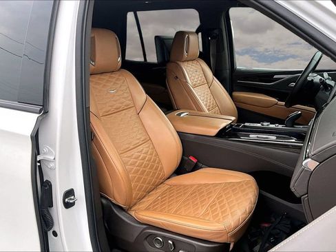 Used 2024 Cadillac Escalade Sport w/ LPO, ONYX Package AWD/4WD image 29
