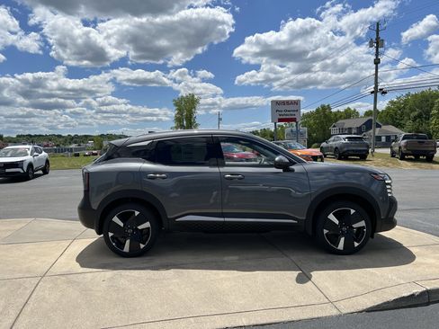 New 2025 Nissan Kicks SR image 11