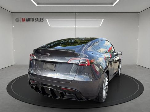 Used 2024 Tesla Model Y Long Range AWD/4WD image 5