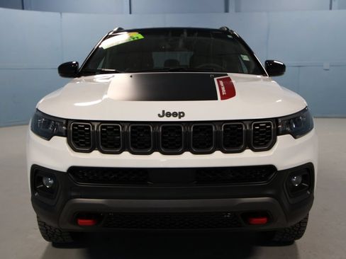 Used 2025 Jeep Compass Trailhawk AWD/4WD image 24