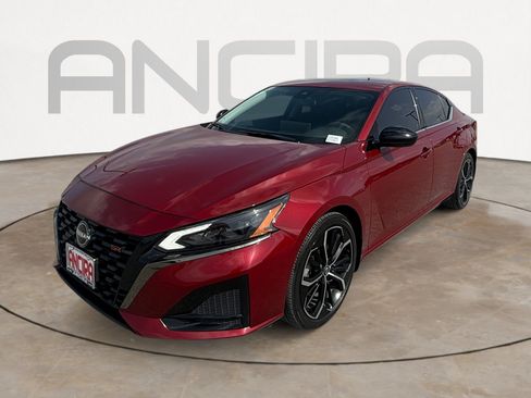 Used 2024 Nissan Altima 2.5 SR w/ SR Premium Package FWD image 7