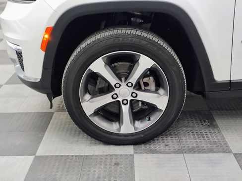 Used 2023 Jeep Grand Cherokee L Limited AWD/4WD image 15