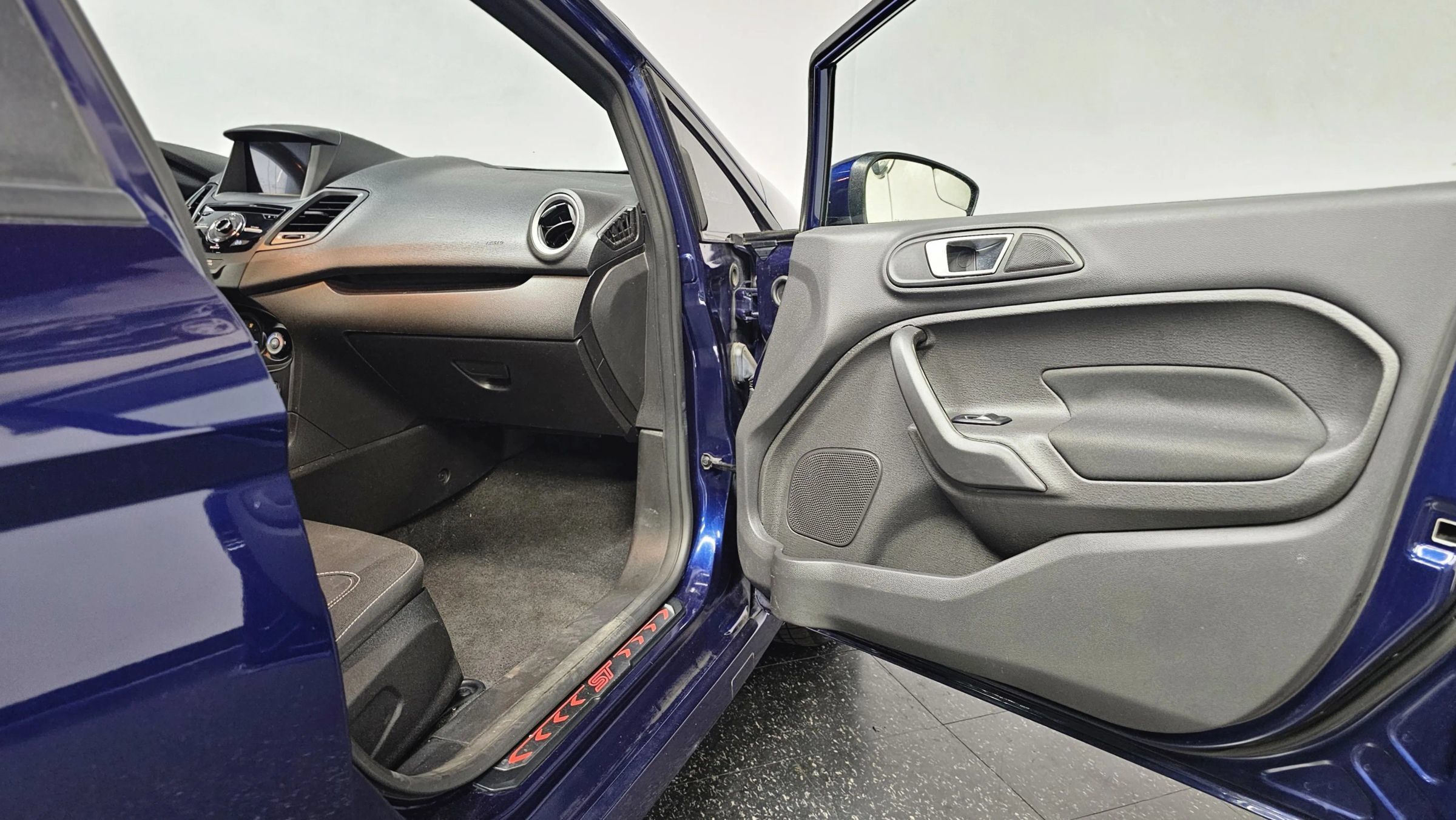 Used 2016 Ford Fiesta ST FWD image 35