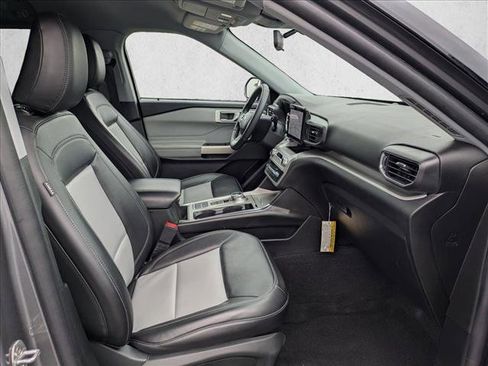 Used 2022 Ford Explorer XLT w/ Equipment Group 202A image 22