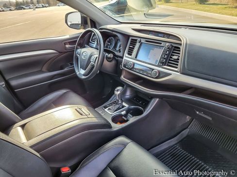 Used 2019 Toyota Highlander XLE image 35
