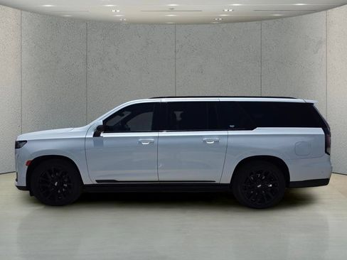 Used 2022 Cadillac Escalade ESV Sport Platinum w/ LPO, ONYX Package RWD image 9