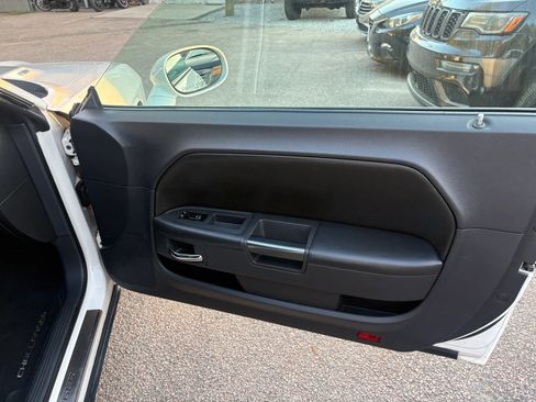 Used 2010 Dodge Challenger R/T image 25
