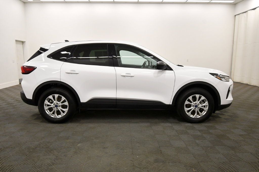 Used 2025 Ford Escape Active AWD/4WD image 9