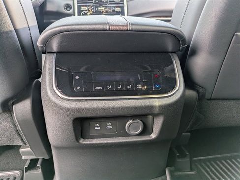 Used 2025 Nissan Armada SL image 19