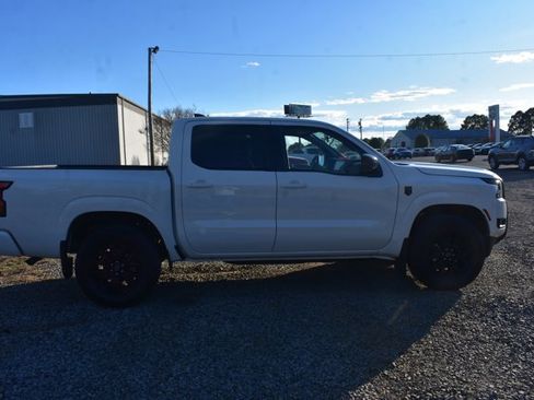 Used 2026 Nissan Frontier SV w/ All-Weather Content Package image 4