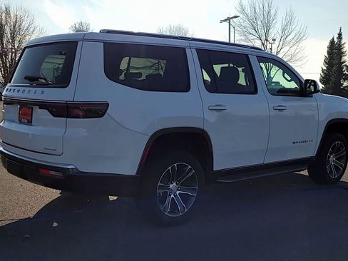 Used 2022 Jeep Wagoneer Series III AWD/4WD image 8