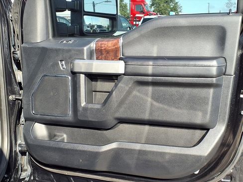 Used 2017 Ford F350 Platinum w/ Platinum Ultimate Package image 13