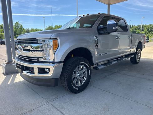 Used 2017 Ford F250 Lariat w/ Lariat Ultimate Package AWD/4WD image 3