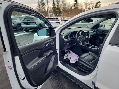 Certified 2022 GMC Acadia SLT w/ Elevation Edition image 10