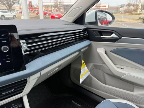 New 2026 Volkswagen Jetta SE FWD image 17