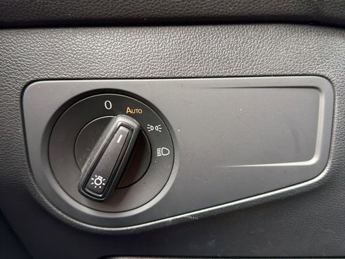 Used 2020 Volkswagen Tiguan S image 49