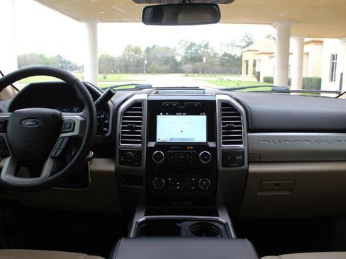 Used 2017 Ford F250 Lariat w/ FX4 Off-Road Package image 31