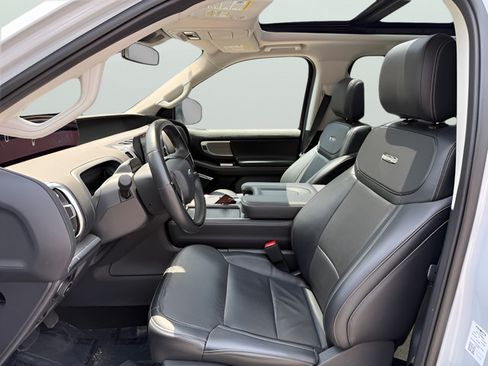 Used 2025 Ford Expedition Platinum AWD/4WD image 14