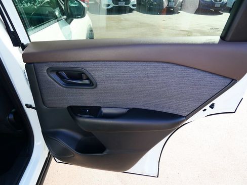 Used 2023 Nissan Rogue S AWD/4WD image 25