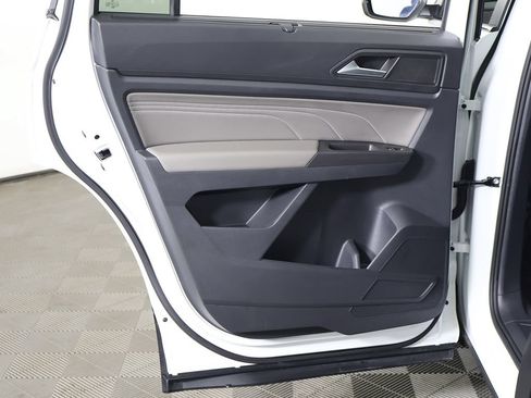 Used 2023 Volkswagen Atlas SE w/ Panoramic Sunroof Package AWD/4WD image 27