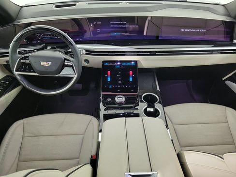 Used 2025 Cadillac Escalade Sport w/ Touring Package AWD/4WD image 15