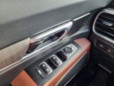 Used 2023 Kia Telluride EX w/ EX Captain's Chair Package image 27