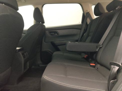 Used 2024 Nissan Rogue S image 18