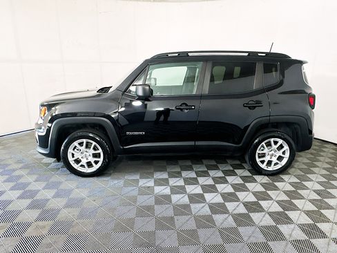 Used 2022 Jeep Renegade Latitude AWD/4WD image 6