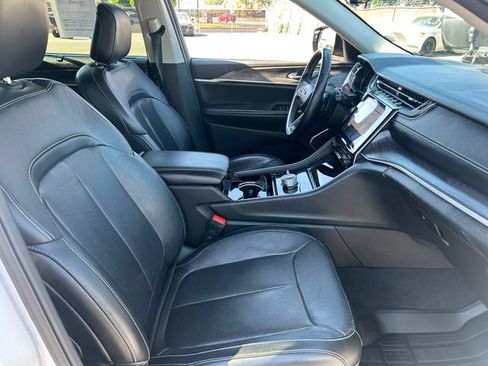 Used 2022 Jeep Grand Cherokee L Limited w/ Luxury Tech Group II AWD/4WD image 39