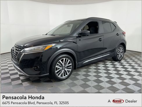 Used 2021 Nissan Kicks SR image 1