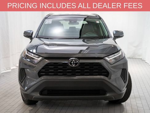 Used 2025 Toyota RAV4 XLE AWD/4WD image 2