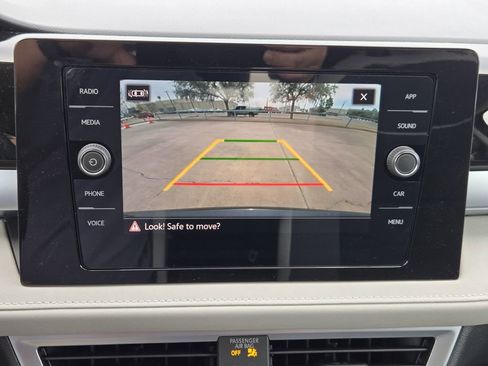 New 2026 Volkswagen Taos SE image 15