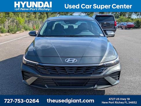 Certified 2025 Hyundai Elantra SE FWD image 8