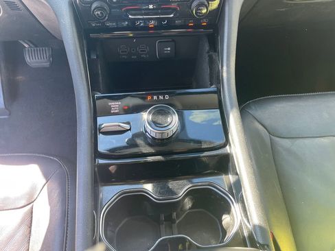 Used 2022 Jeep Grand Cherokee L Limited w/ Black Appearance Package image 15