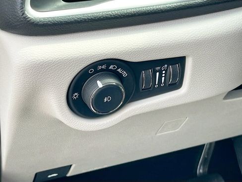 Certified 2024 Chrysler Pacifica Touring-L w/ Road Tripper Package FWD image 10