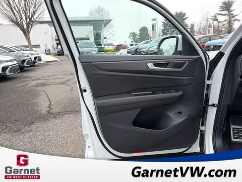 Used 2024 Volkswagen Atlas Cross Sport SEL R-Line image 11