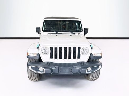 Used 2018 Jeep Wrangler Unlimited Sahara image 4
