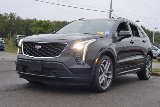Used 2022 Cadillac XT4 Sport w/ Enhanced Visibility Package AWD/4WD image 3