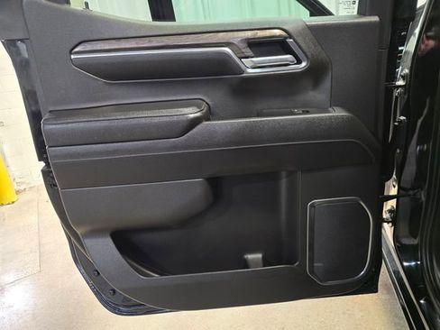 Used 2022 Chevrolet Silverado 1500 LTZ w/ LTZ Premium Package image 18