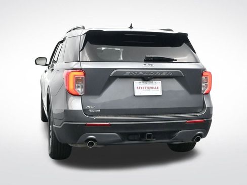 Used 2022 Ford Explorer XLT w/ Equipment Group 202A image 9