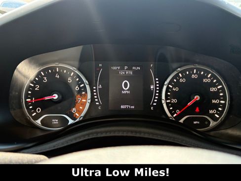 Used 2017 Jeep Renegade Altitude AWD/4WD image 19