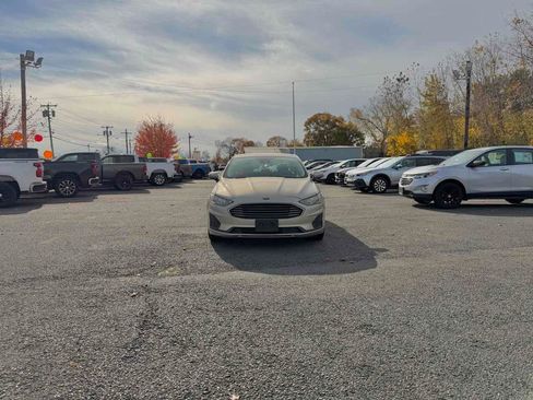 Used 2019 Ford Fusion SE image 3