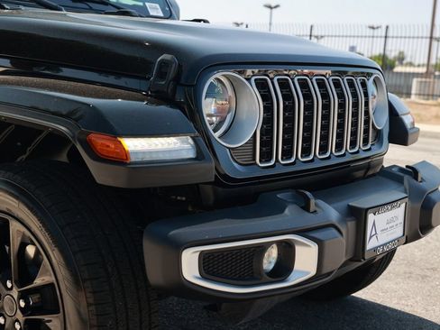 Used 2025 Jeep Wrangler Unlimited Sahara w/ Safety Group AWD/4WD image 7