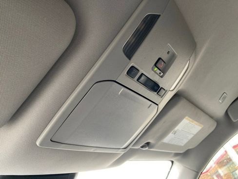 Used 2025 Toyota Highlander LE image 27