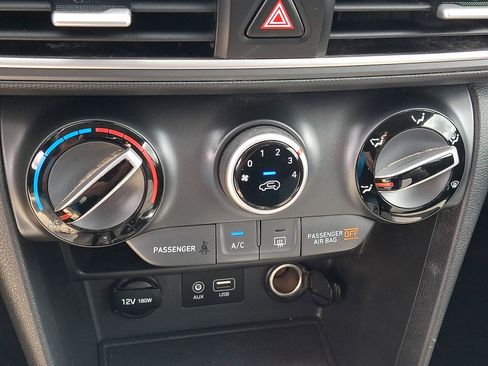 Used 2018 Hyundai Kona SEL w/ SEL Tech Package 02 AWD/4WD image 17
