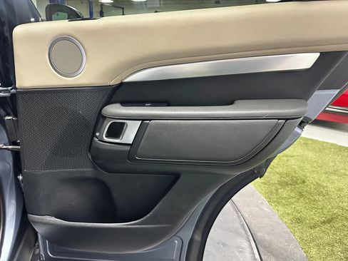 Used 2020 Land Rover Discovery Landmark AWD/4WD image 21