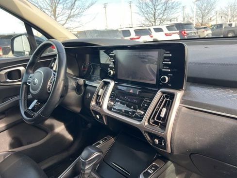 Certified 2021 Kia Sorento S w/ Panoramic Sunroof Package image 35