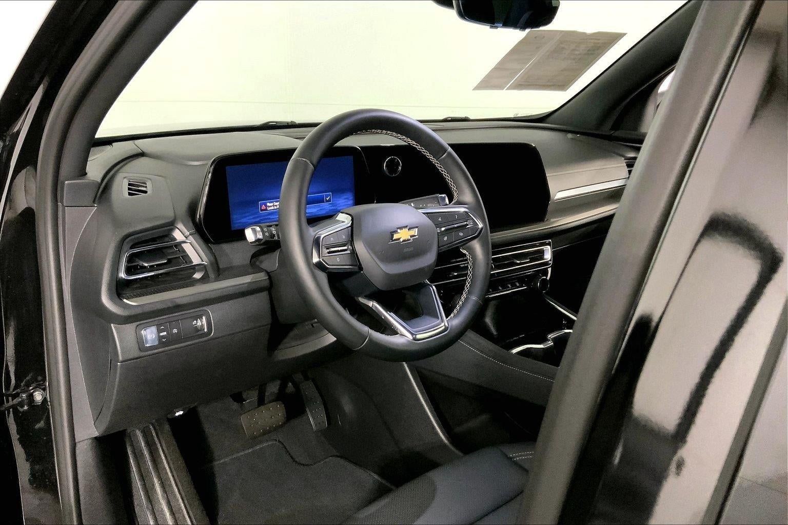Used 2026 Chevrolet Traverse LT w/ Driver Confidence Package FWD image 14