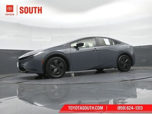 Used 2025 Toyota Prius LE FWD image 43