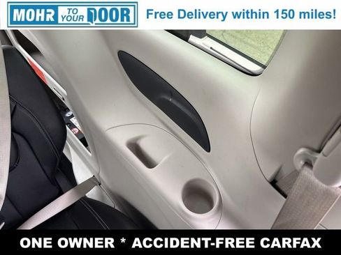 Used 2024 Chrysler Pacifica Touring-L image 32
